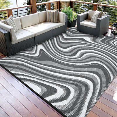 Outdoor Plastic Straw Rug - Modern Striped, Easy Clean & Collapsible Patio Mat, Portable Low Pile Carpet, Perfect for Garden, Patio, Camping