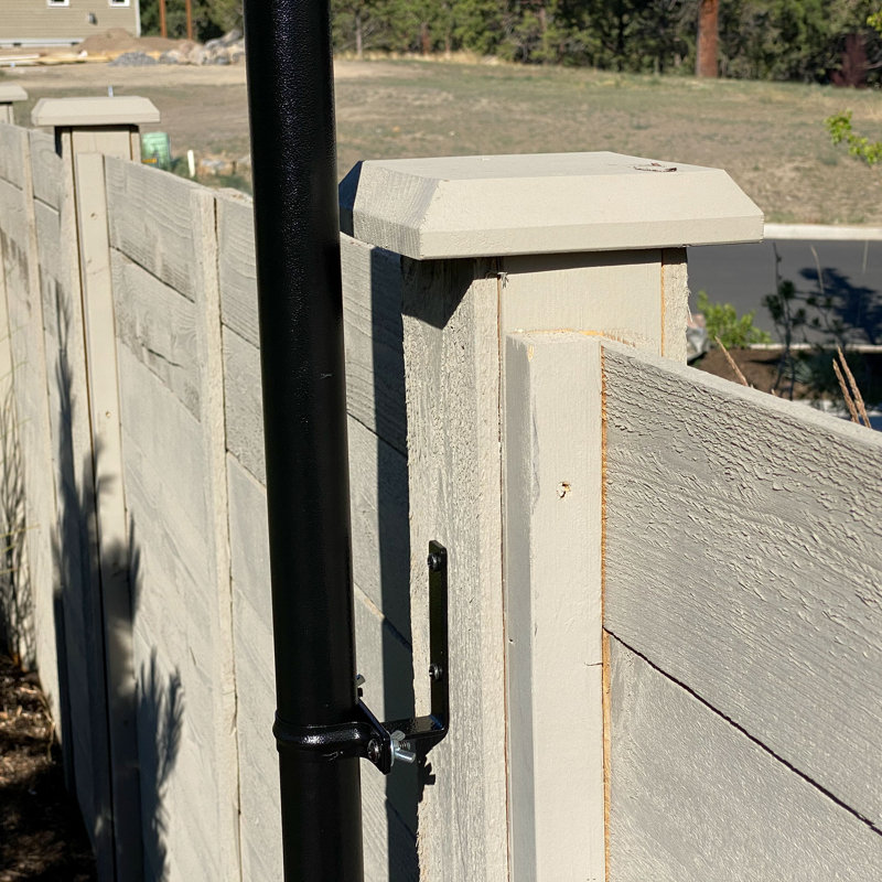 Support pour poteau léger de 9,5 pi avec support de fixation pour clôture ou balustrade de terrasse