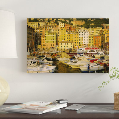 Bateaux dans le port de Camogli, Gênes, Ligurie, Italie par Panoramic Images - reproduction sur toile