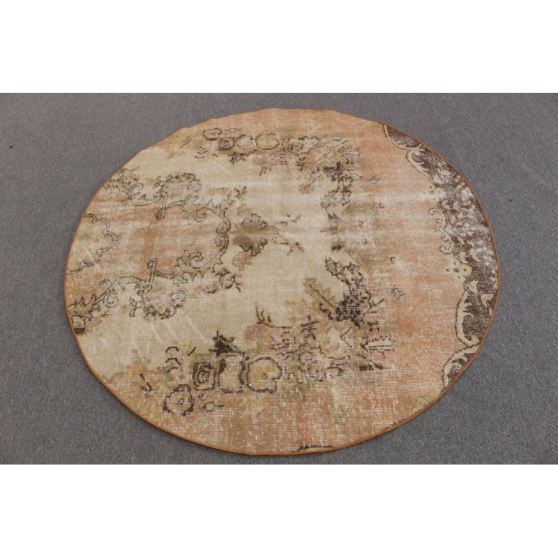 Découvrez le confort de ce tapis rond beige et anatolien beige idéal pour les salles à manger