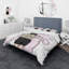 Fille avec de longs cheveux et un ours en peluche rose - ensemble de housse de couette moderne - microfibre de polyester-66399338
