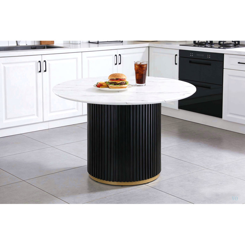 Table de salle à manger ronde de 117 cm (46 pouces) en faux marbre, piètement en métal ondulé décoré - Convient pour 4 personnes, idéale pour la cuisine et la salle à manger.
