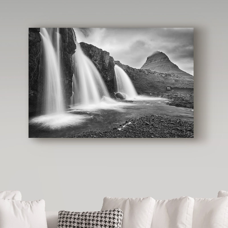 « kirkjufell mountain », reproduction de photo sur toile tendue, H 30 po x l 47 po