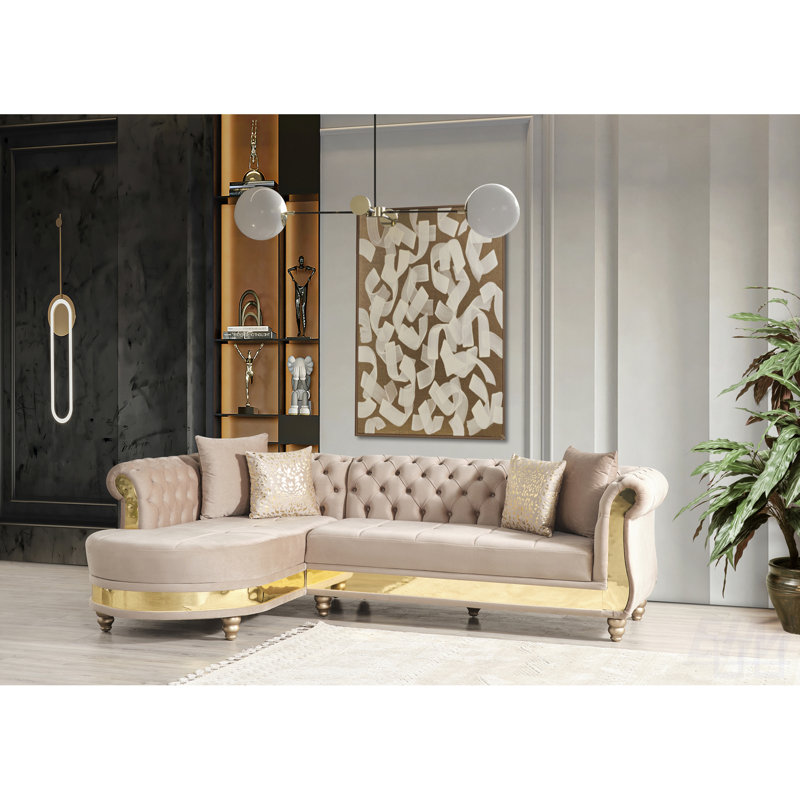 Canapé modulaire or capitonné avec revêtement en bois taupe