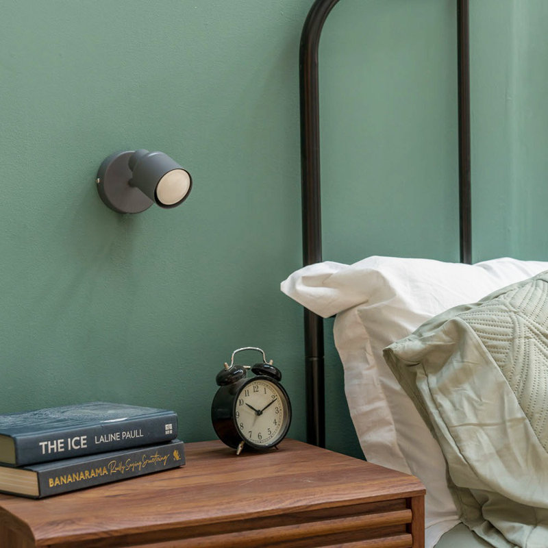 Demont Wallchiere, Grey