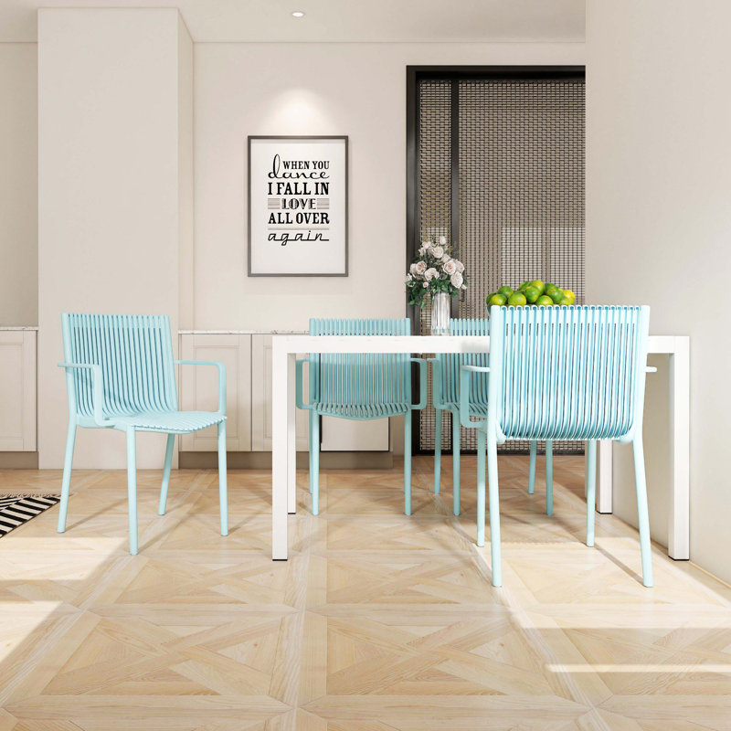 Table blanche moderne de 55 pouces avec 4 fauteuils en polyuréthane empilables pour l'intérieur et l'extérieur, pieds en métal antidérapants toutes saisons, conception de chaise ergonomique, plateau de table de haute qualité, structure polyvalente