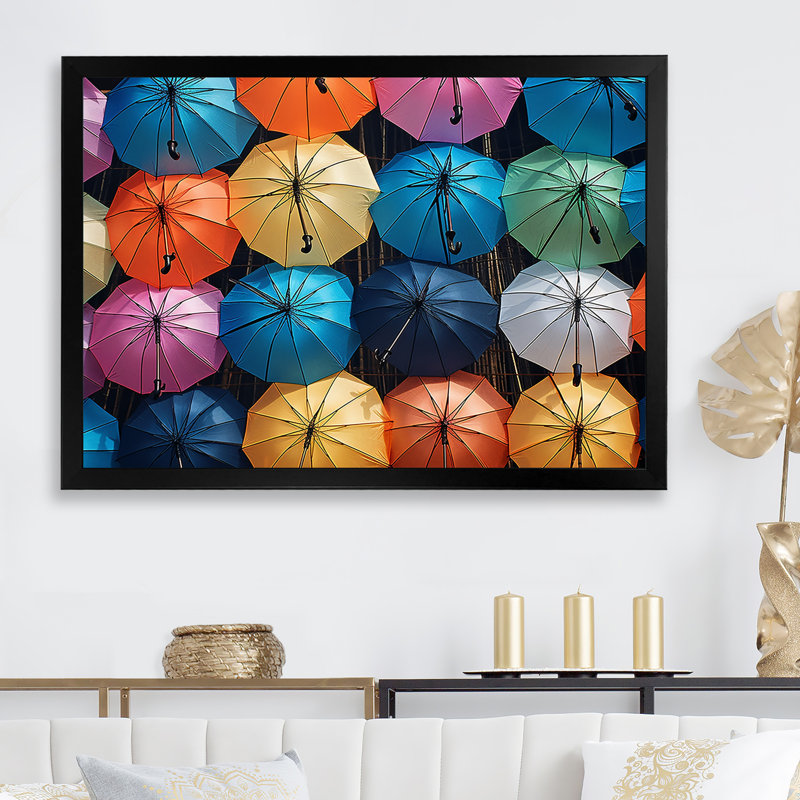 «Rainbow Umbrellas Collage III», reproduction sur toile, Cadre simple noir, H 24 po x l 32 po x P 1 po