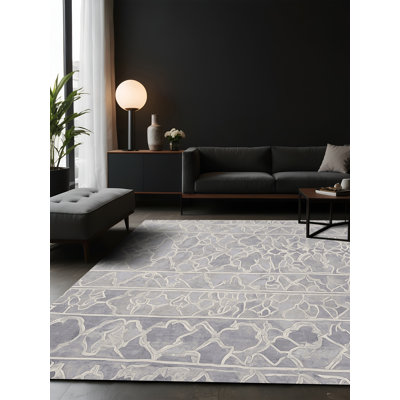 Tapis gris soyeux et moelleux