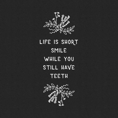 «Life is Short», art textuel sur toile tendue