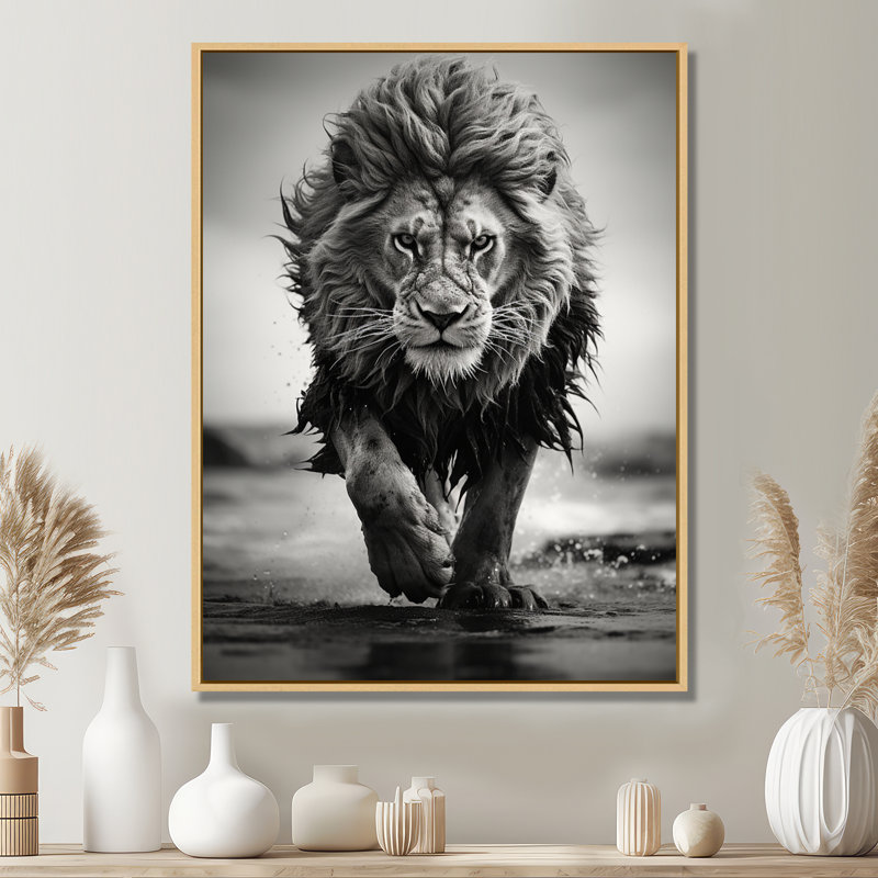 Lion noir et blanc qui court en Afrique - Art mural grand lion, H 20 po x l 12 po, Érable