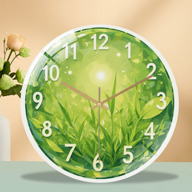 Horloge murale avec herbe verte et lumière du soleil