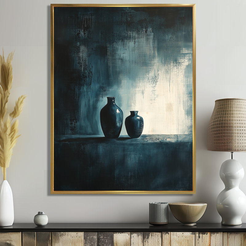 Moody Pottery Shadow Forms I - Art mural contemporain noir, H 32 po x l 24 po, Cadre flottant doré