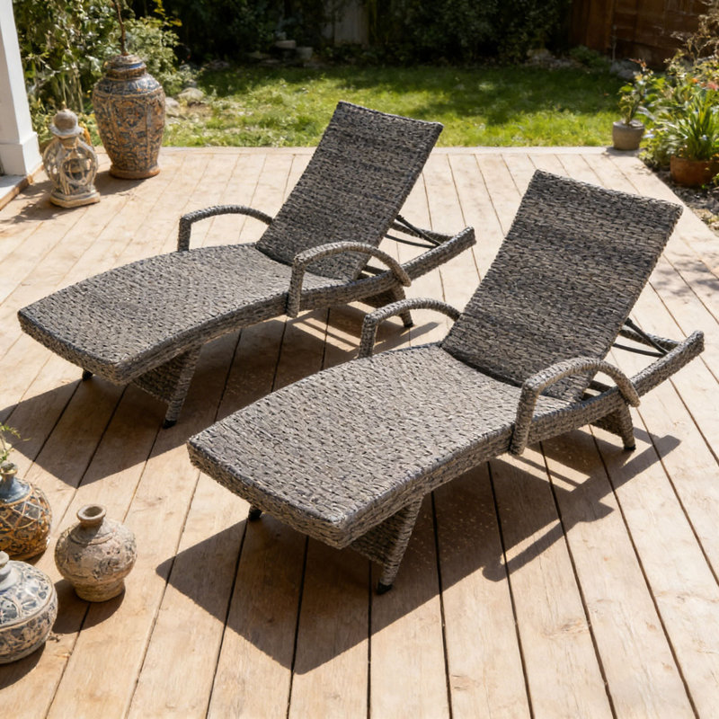 WICKER CHAISE LOUNGE