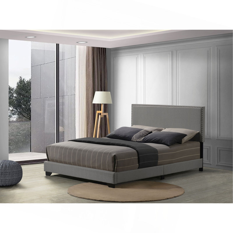 Grand lit en tissu gris clair Leandros