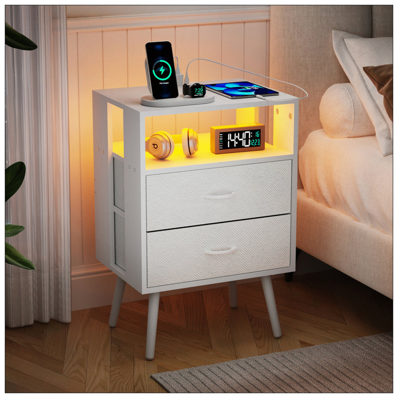 Ensemble de 2 tables de chevet modernes avec station de charge, lumière DEL et tiroirs en tissu pour plus de commodité et de style