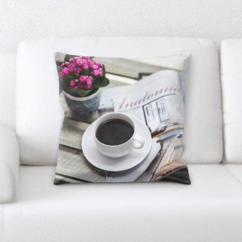 Coussin décoratif belue café et journal