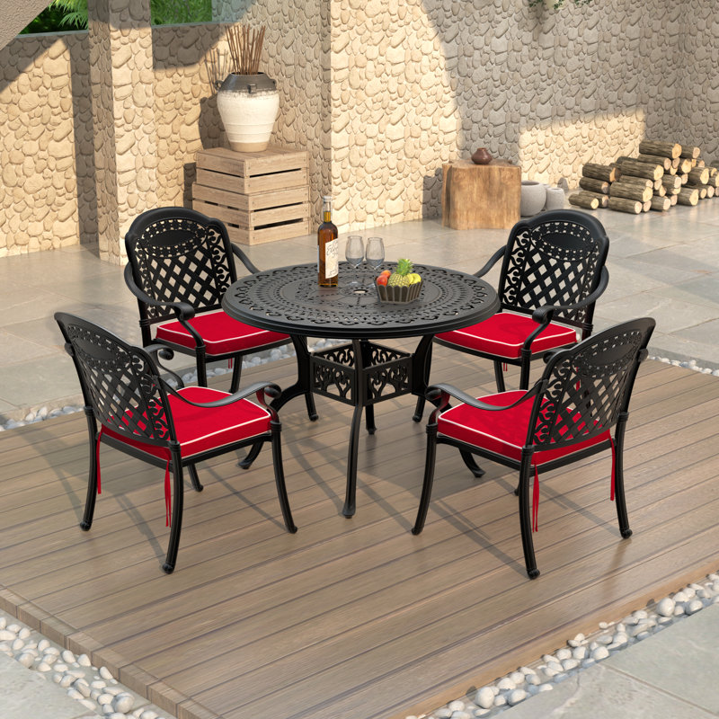 Ensemble de salle à manger d'extérieur rond 4 personnes 39,37 po avec trou pour parasol, 4 chaises empilables avec coussins rouges