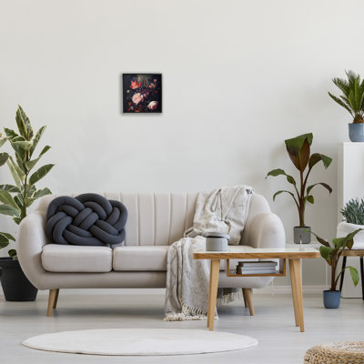 Giclée encadrée de fleurs sombres et élégantes par Lazar Studio
