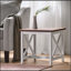 Charmante table de bout en bois d'acacia avec supports en X et finition bicolore, parfaite pour un décor de maison de campagne moderne
