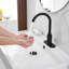 Robinet de lavabo de salle de bain monotrou automatique à fixation sur plateau avec robinet de mélange de température en noir mat