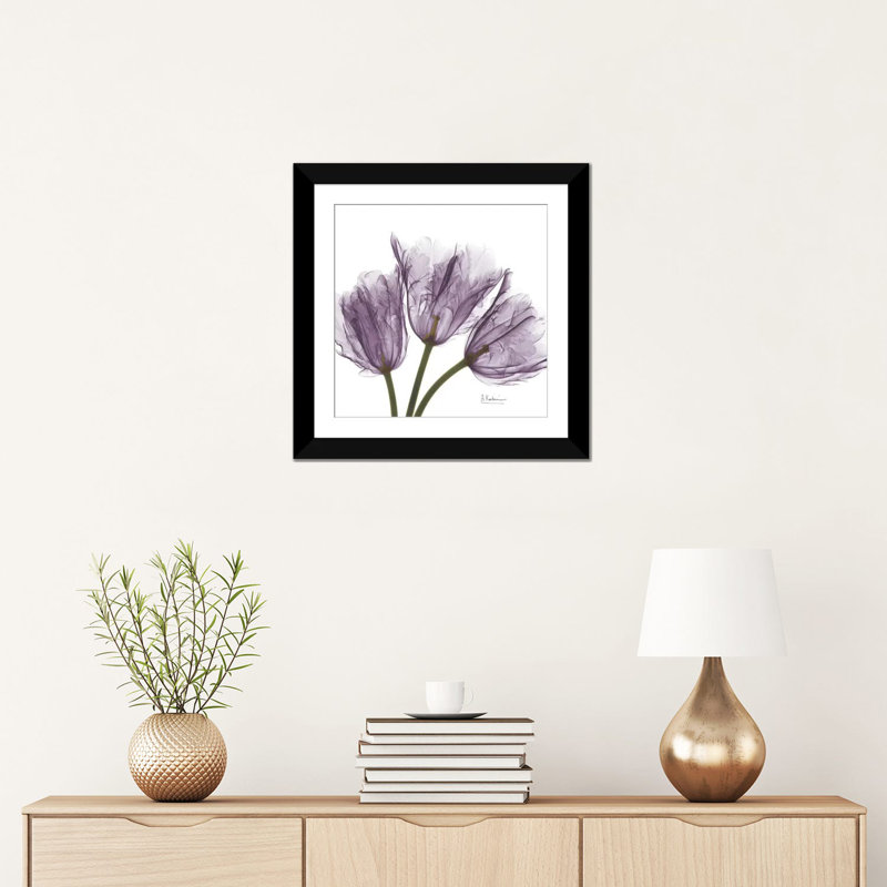 «Tulips III», impression sur toile, H 16 po x l 16 po x P 1 po, Papier d'art encadré noir, Blanc