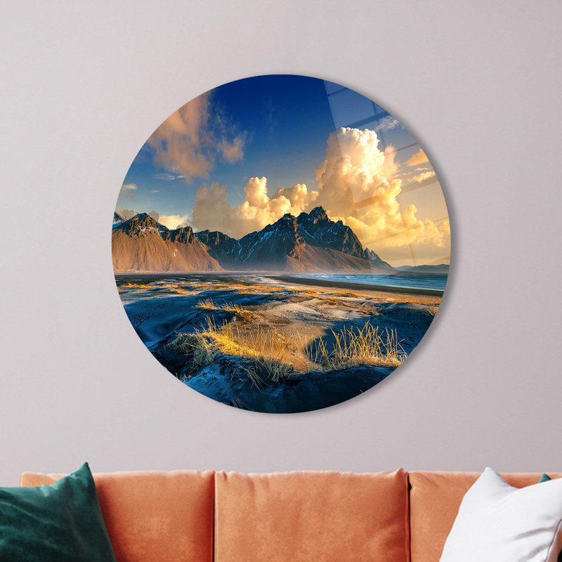Magnifique paysage de montagne nuageux imprimé sur du verre trempé pour une décoration murale unique qui mettra en valeur votre maison ou votre bureau