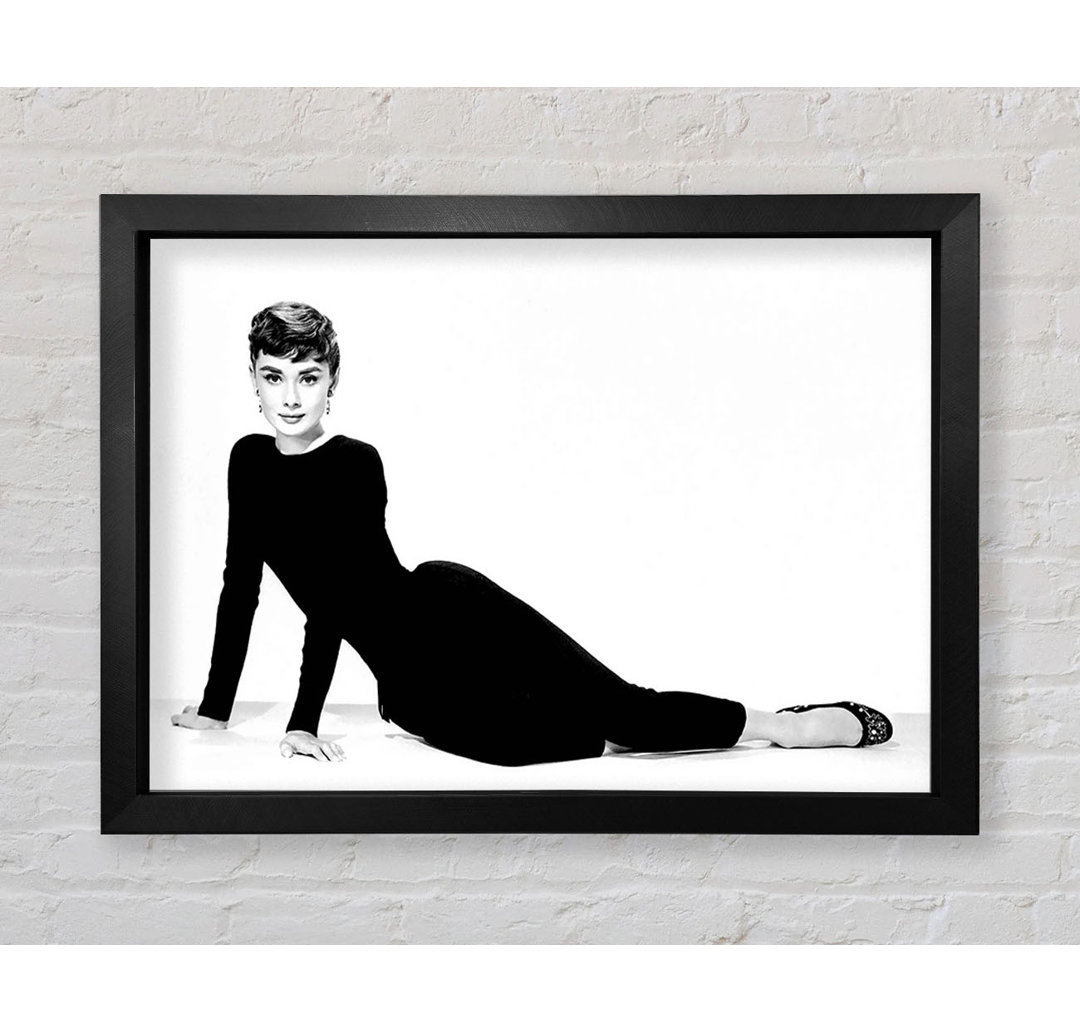 Audrey Hepburn Cat Suit - Einzelner Bilderrahmen Kunstdrucke