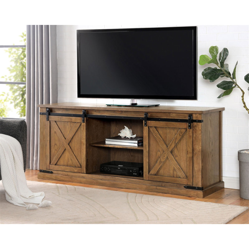 Base de console de style rustique avec portes coulissantes décoratives en métal et plusieurs tablettes de rangement ouvertes en X avec finition en chêne foncé