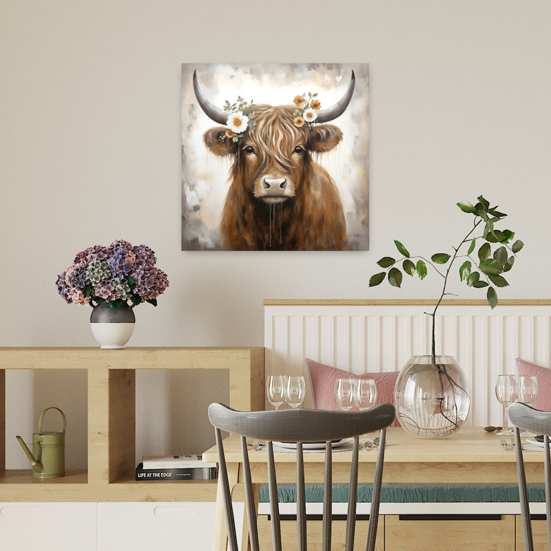 Art contemporain avec une vache Highland et des fleurs, H 18 po x l 18 po