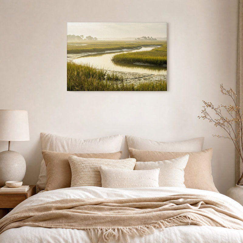 Tableau sur toile représentant un paysage de marais brumeux avec un ruisseau sinueux, 20"H x 30"W