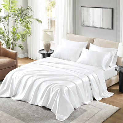 Lit simple en satin blanc de luxe 4 pièces - fini froissé, doux et brillant, convient aux matelas de 16 po, comprend 1 drap plat, taies d'oreiller ajustées, frisottis pour la surface des cheveux,
