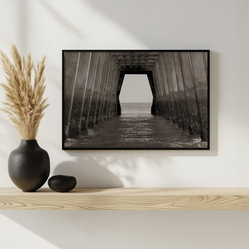 «Under the Pier» par Nathan Larson, reproduction d'art, H 12 po x l 18 po, Argent argent