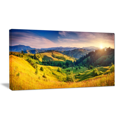 «Green Hills Glowing» par Sunlight - reproduction de photo sur toile tendue