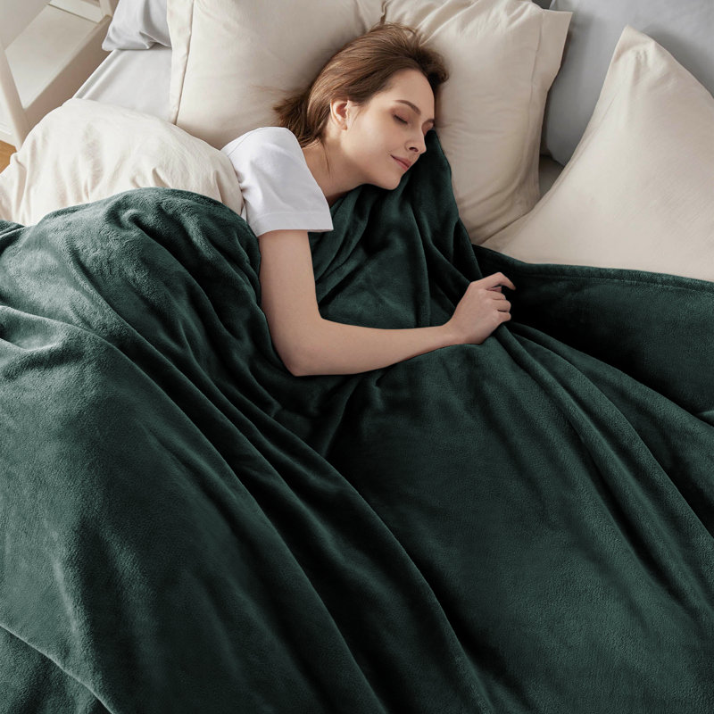 Luxury Mink Fleece Blanket - Ultra Soft, Warm & Lightweight Throw, 130cm W x 150cm L, Green Emerald
