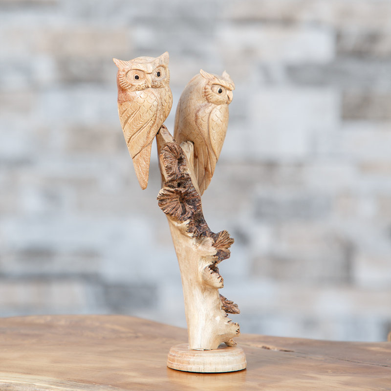 Parasite 2 hiboux sur un arbre
