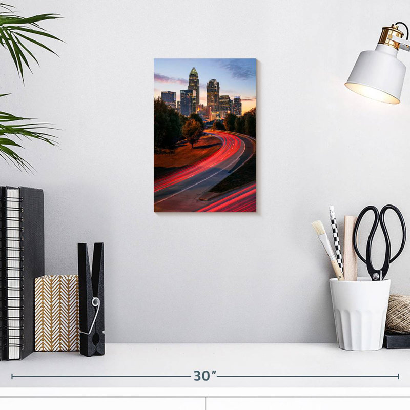 Aime illuminée, autoroute de Charlotte, H 12 po x l 8 po