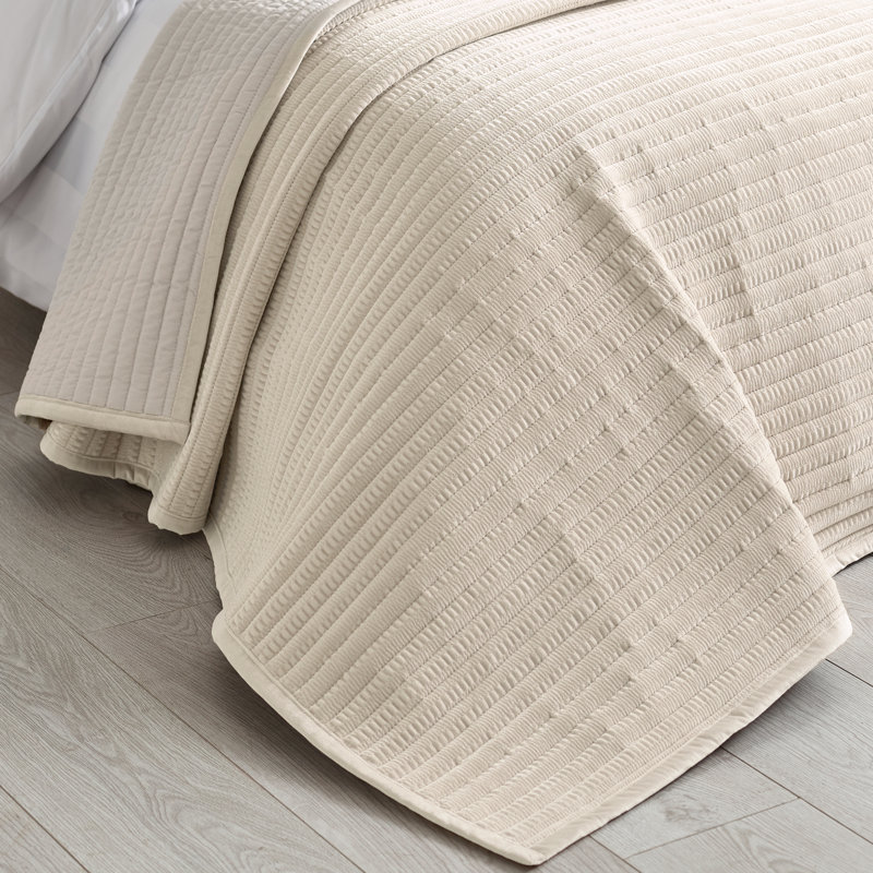 Velvet Pinsonic Quilted Bedspread, Natural