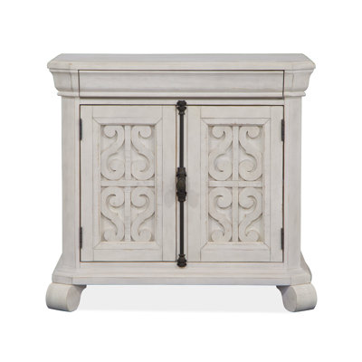 Commode Bachelor