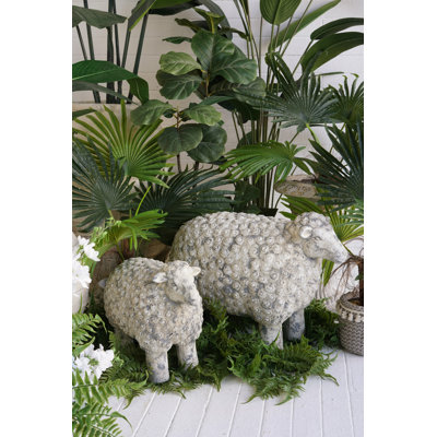 Figurine 18 po x 9,5 po x 14 po en forme de mouton au magnésium vieilli, 18,1 x 9,6 po x 13,8 po, oxyde de magnésium, 1 pièce, statue, blanc et gris