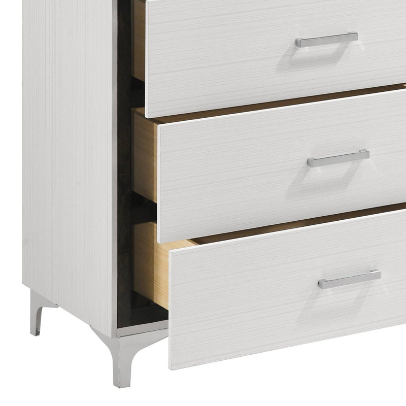 Bufkin White 5 - Drawer Chest