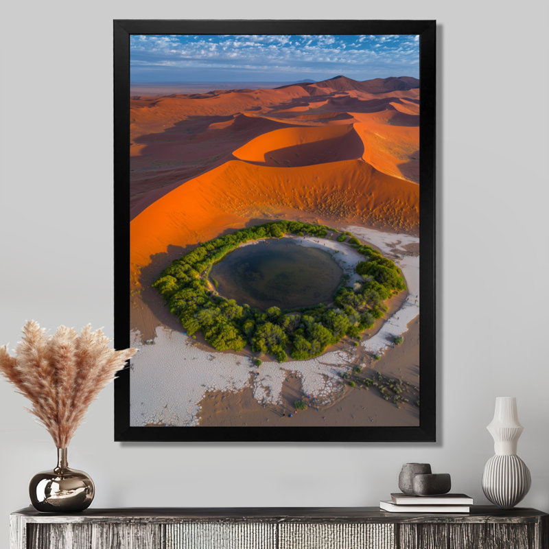 Highworth - Paysages, art mural, Noir, H 20 po x l 12 po, Reproduction encadrée d'une seule photo