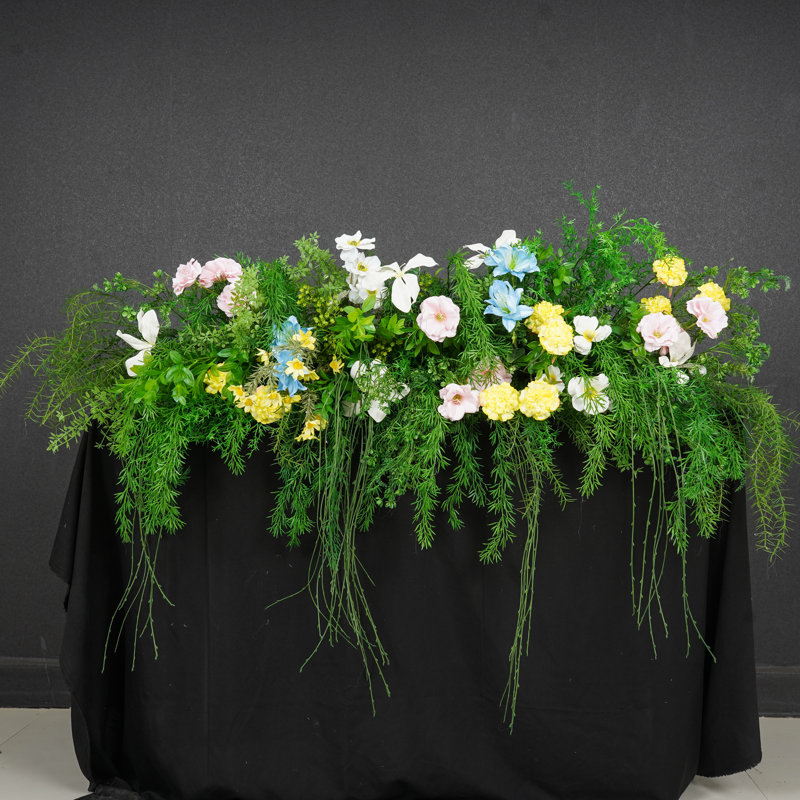 55 po x 33,5 po de fleurs artificielles en centre de table avec motif floral, fleurs roses / jaunes et feuilles vertes