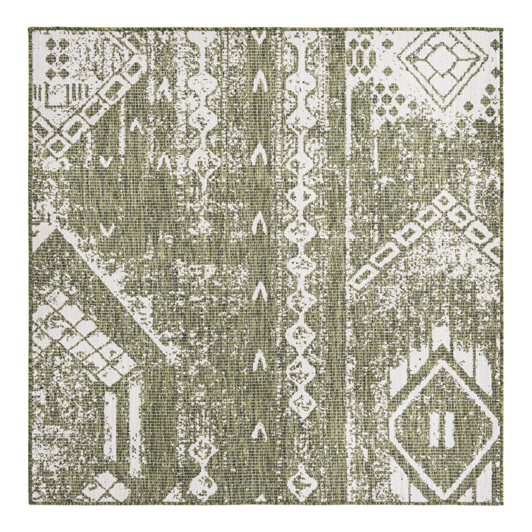 Braeleigh Geometric Machine Woven Polypropylene Indoor / Outdoor Area Rug in Green/Ivory