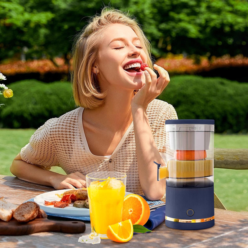 Automatic Separation Juicer Rechargeable Juicer Vegetable And Fruit With USB Cable And Cleaning Brush  To Clean Portable Juicer For Orange