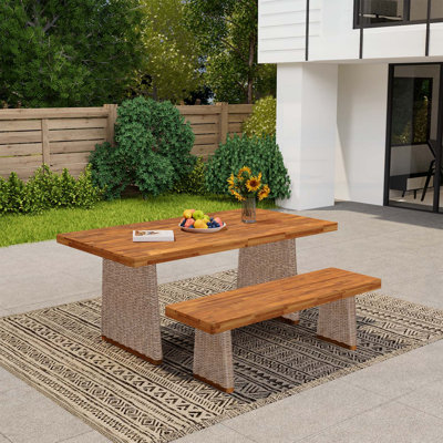 Ensemble de table de salle à manger d'extérieur durable en bois d'acacia avec banc, conception élégante à lattes pour le patio et le jardin