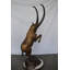Statue de chèvre de montagne sur pattes arrière en bronze - Taille: L 36 po x l 16 po x H 66 po.