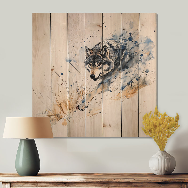 Loup qui court dans la forêt II - Impression sur bois gris moderne sur bois de pin naturel, H 15 po x l 15 po