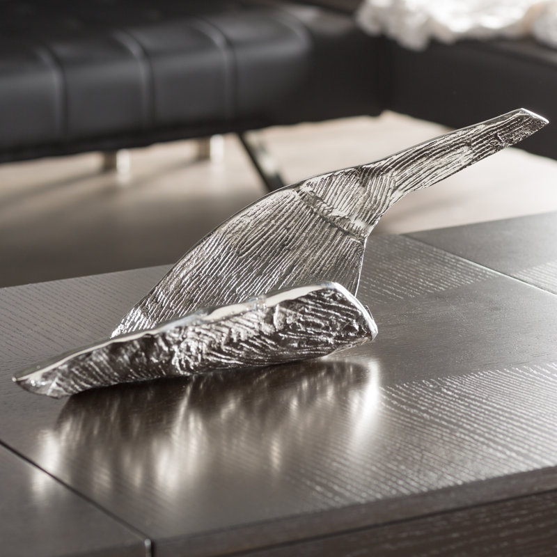 Plateau décoratif à feuille abstraite en aluminium allongée Chane, 7" H x 23,25" L x 7" D