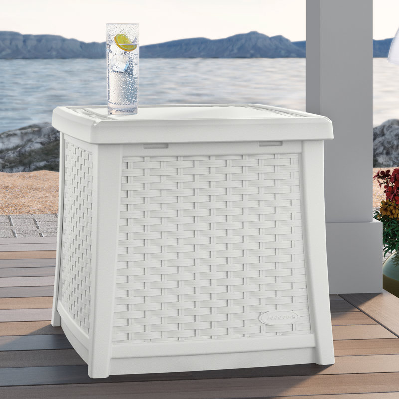 Table de bout en résine tressée avec rangement pour l'extérieur pour l'extérieur L 18,75 po x P 18,75 po Suncast, fabriquée aux États-Unis