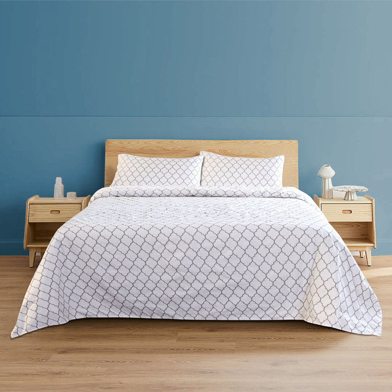 Boston Linen Co. Quatrefoil Sheet Set White Linen Co. 100% Microfiber Luxury Ultra Soft 80 GSM Quatrefoil Sheet Set, White